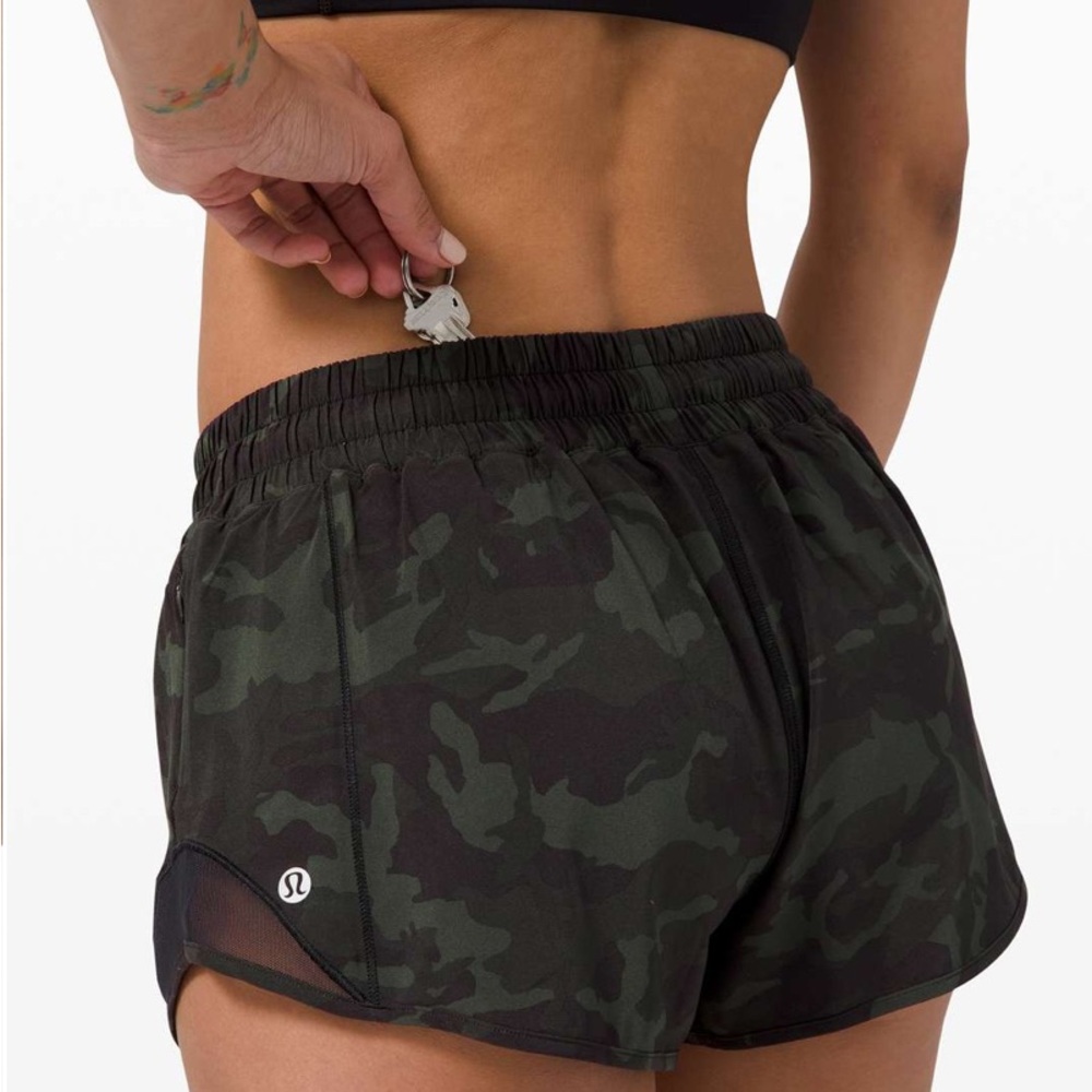 Lululemon Hotty Hot Short Incognito Camo Multi Gator Green / Black | Size 8